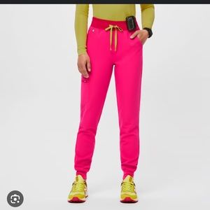 Figs size small shocking pink Zamora joggers